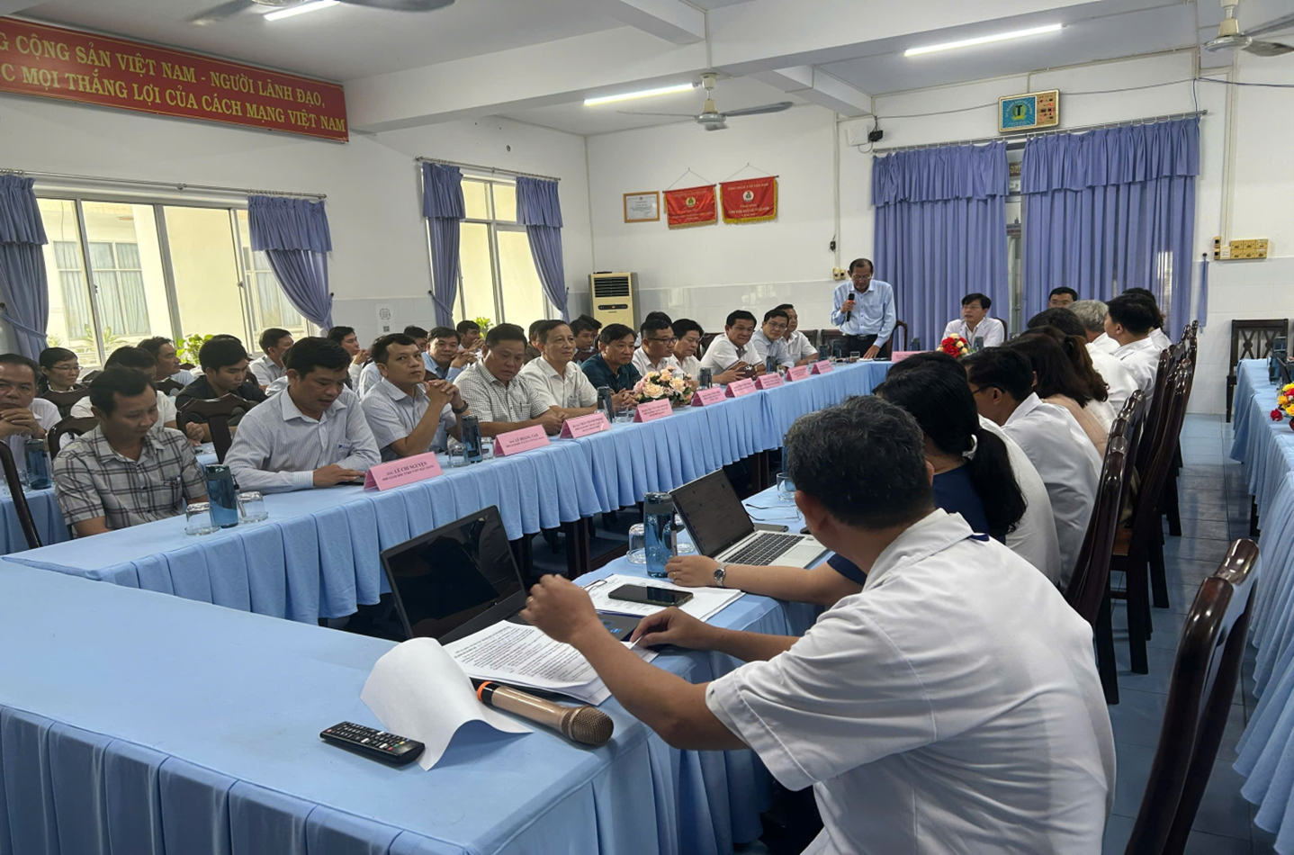 Trung tâm Y tế thị xã Tịnh Biên tiếp đoàn Sở Y tế tỉnh Hậu Giang và VNPT Hậu Giang đến tham quan mô hình triển khai bệnh án điện tử